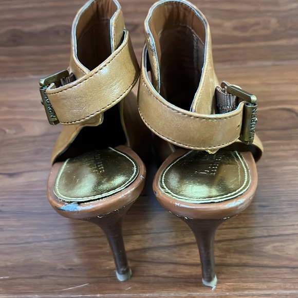 Lauren Ralph Lauren Slingback Heels - Picture 5 of 5